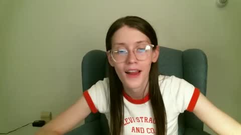 Snapshot of ts_librarian chatting on October 5, 3:27 am Elisabeth online show from October 5, 3:27 am