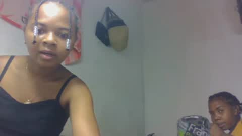 tsaralaza online show from November 10, 9:25 pm