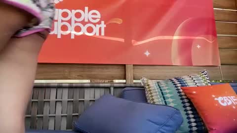 Snapshot of tsblondienyc chatting on April 21, 8:01 pm Jessie online show from April 21, 8:01 pm