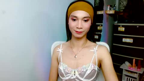 Snapshot of tscumbitch chatting on October 8, 5:49 am Tina online show from October 8, 5:49 am