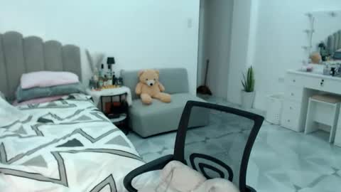  Love Marie  online show from February 16, 6:59 pm