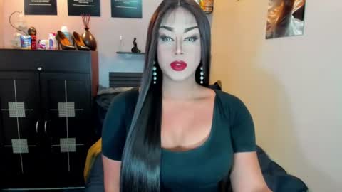 Nicoleeee online show from June 22, 12:02 am