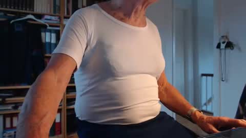 Snapshot of tubaist chatting on February 27, 10:48 am FINN but call me NANNA online show from February 27, 10:48 am