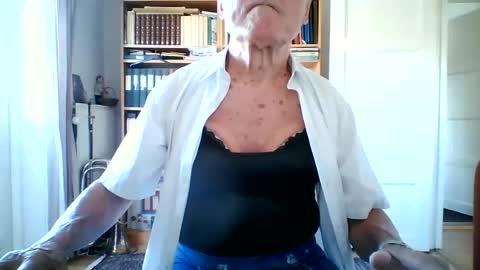 FINN but call me NANNA online show from June 21, 12:19 pm
