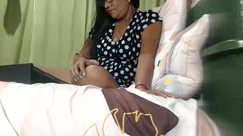 Mae online show from November 12, 10:09 pm