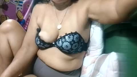 Mae online show from January 18, 9:29 pm