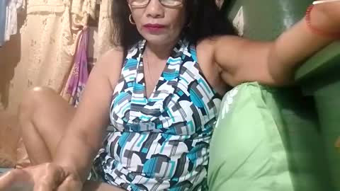 Mae online show from April 13, 9:31 pm