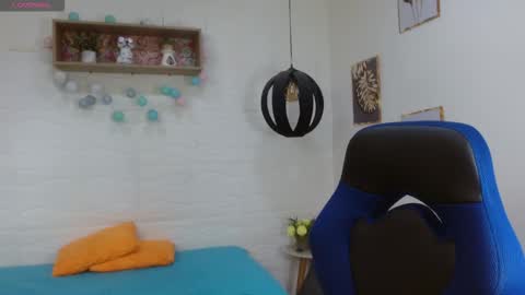 tulunaroja online show from November 25, 7:58 pm