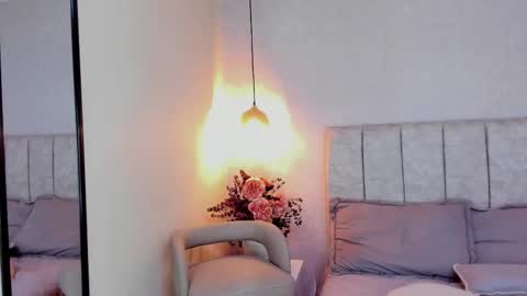 Snapshot of tutu_milf chatting on February 24, 7:23 pm Tutu online show from February 24, 7:23 pm