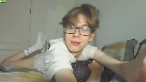 Snapshot of tuz94 chatting on December 9, 10:52 pm Dan online show from December 9, 10:52 pm