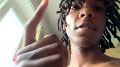 twan810 online show from April 29, 1:37 pm
