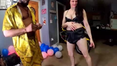 twicethetease2 online show from April 4, 8:34 am