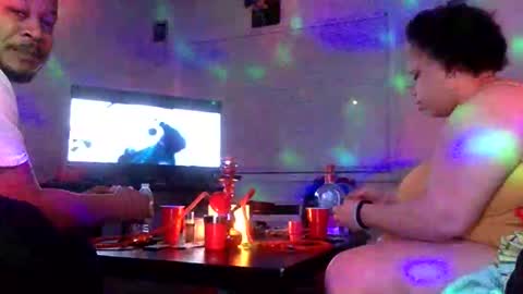 Snapshot of twinandlea chatting on January 19, 2:36 am Twin and Lea online show from January 19, 2:36 am