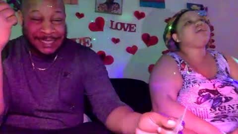 Snapshot of twinandlea chatting on February 16, 12:19 am Twin and Lea online show from February 16, 12:19 am