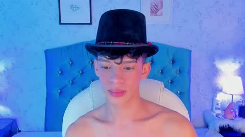 Snapshot of twink_lion chatting on December 15, 2:16 pm Lion online show from December 15, 2:16 pm