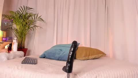Snapshot of twink_lion chatting on February 26, 10:53 pm Lion online show from February 26, 10:53 pm
