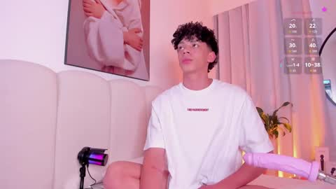 Snapshot of twink_lion chatting on October 1, 8:48 pm Lion online show from October 1, 8:48 pm