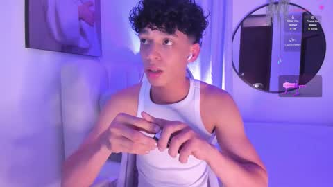 Snapshot of twink_lion chatting on October 3, 9:23 pm Lion online show from October 3, 9:23 pm