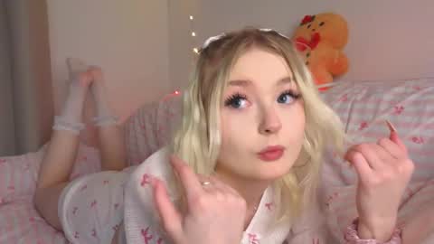 twinklefluff online show from February 7, 4:11 pm