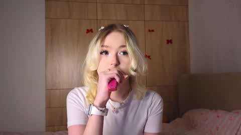 twinklefluff online show from February 15, 4:03 pm