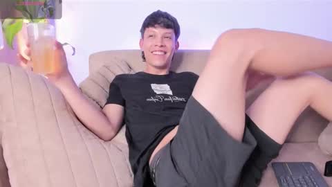 twinksboys_23 online show from October 8, 9:01 pm