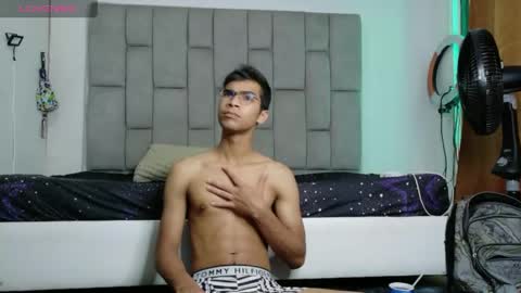 twinksecrets_ online show from April 14, 11:27 am