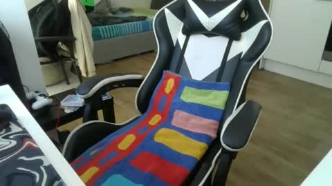 omo online show from March 26, 12:00 pm