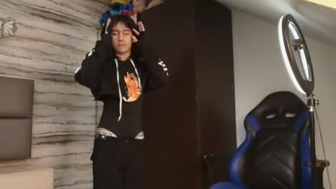 twinslovers_ online show from February 6, 3:44 am