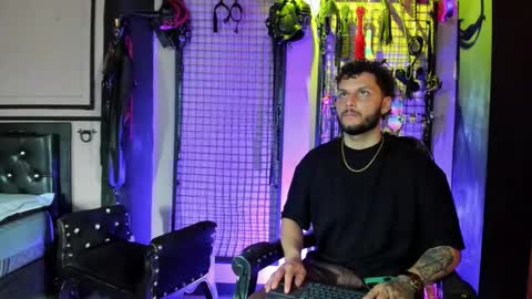 Snapshot of twisted_fantasy_ chatting on December 3, 6:17 pm Clio Tadeo online show from December 3, 6:17 pm