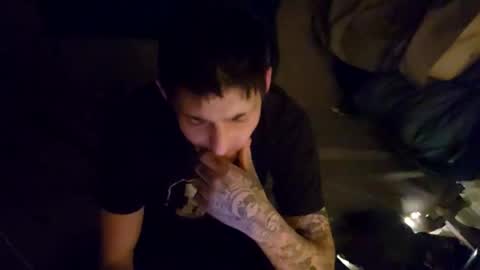 Snapshot of twistedblizzy chatting on December 15, 12:28 pm TwistedBlizzy online show from December 15, 12:28 pm