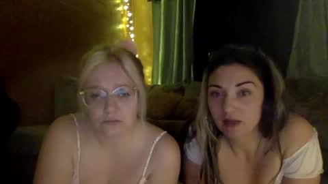 two_broke_girlz online show from April 3, 3:04 am