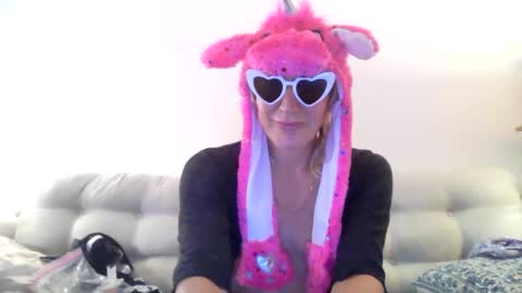 Snapshot of twoboobsonepenis chatting on May 16, 2:41 am twoboobsonepenis online show from May 16, 2:41 am