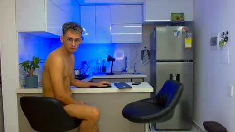 twoboyshot24 online show from April 15, 9:27 am