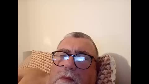 twohats2810 online show from December 5, 6:59 pm