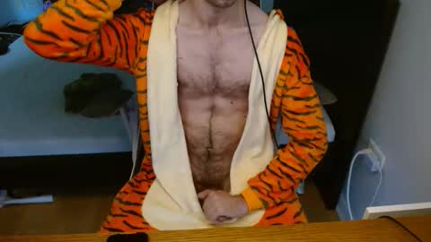 twunkyfitstud online show from October 31, 9:16 pm