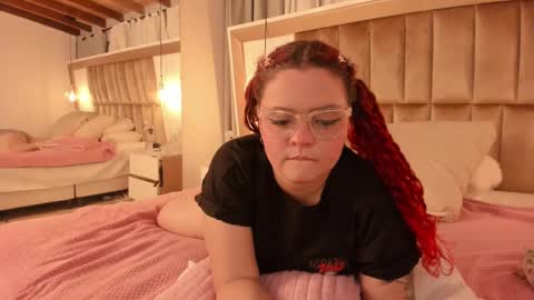 Twiggy online show from January 11, 1:06 am