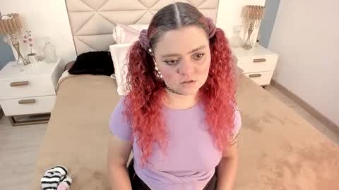 Twiggy online show from January 11, 8:03 pm