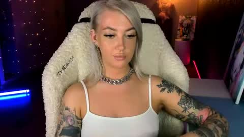 Snapshot of tykioty_miley chatting on June 24, 3:44 pm Miley online show from June 24, 3:44 pm