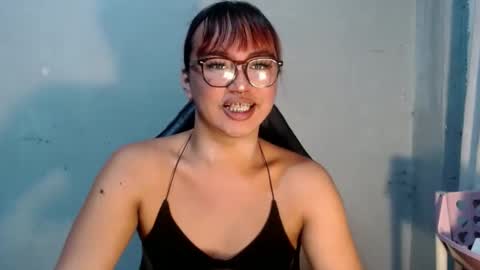 Snapshot of tyla_23 chatting on February 21, 1:17 am Tyla online show from February 21, 1:17 am