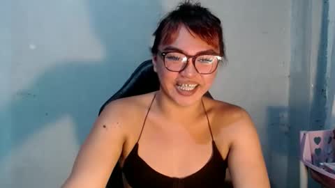 Snapshot of tyla_23 chatting on February 23, 1:47 am Tyla online show from February 23, 1:47 am