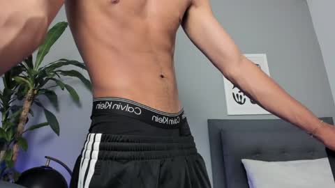 Snapshot of tyler_fox_ chatting on April 23, 10:01 pm Tyler Fox online show from April 23, 10:01 pm