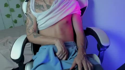 Snapshot of tyler_garcia_ chatting on February 6, 2:04 pm Tyler Garcia online show from February 6, 2:04 pm