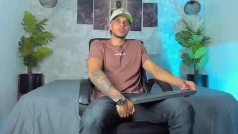 Snapshot of tyler_jonnes chatting on December 31, 5:51 pm Tyler online show from December 31, 5:51 pm