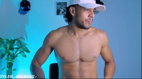Snapshot of tyler_jonnes chatting on July 8, 9:08 pm Tyler online show from July 8, 9:08 pm