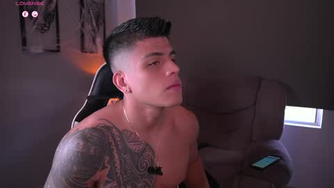 Snapshot of tyler_muscle chatting on October 26, 1:39 pm David online show from October 26, 1:39 pm