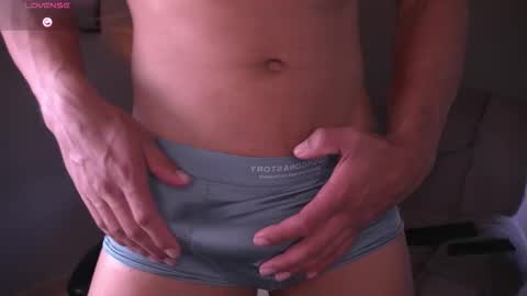 Snapshot of tyler_muscle chatting on October 29, 3:47 pm David online show from October 29, 3:47 pm