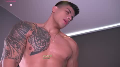 Snapshot of tyler_muscle chatting on November 11, 4:51 pm David online show from November 11, 4:51 pm