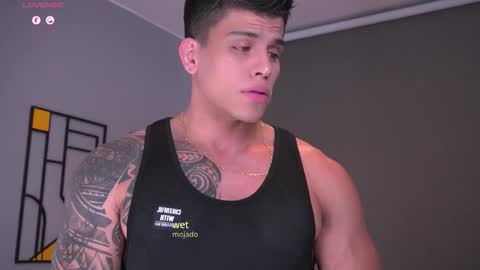 Snapshot of tyler_muscle chatting on December 18, 12:49 am David online show from December 18, 12:49 am