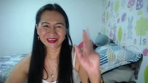 Snapshot of tyna_b chatting on June 8, 10:04 am Tyna online show from June 8, 10:04 am