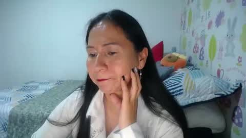 Snapshot of tyna_b chatting on June 11, 12:32 am Tyna online show from June 11, 12:32 am
